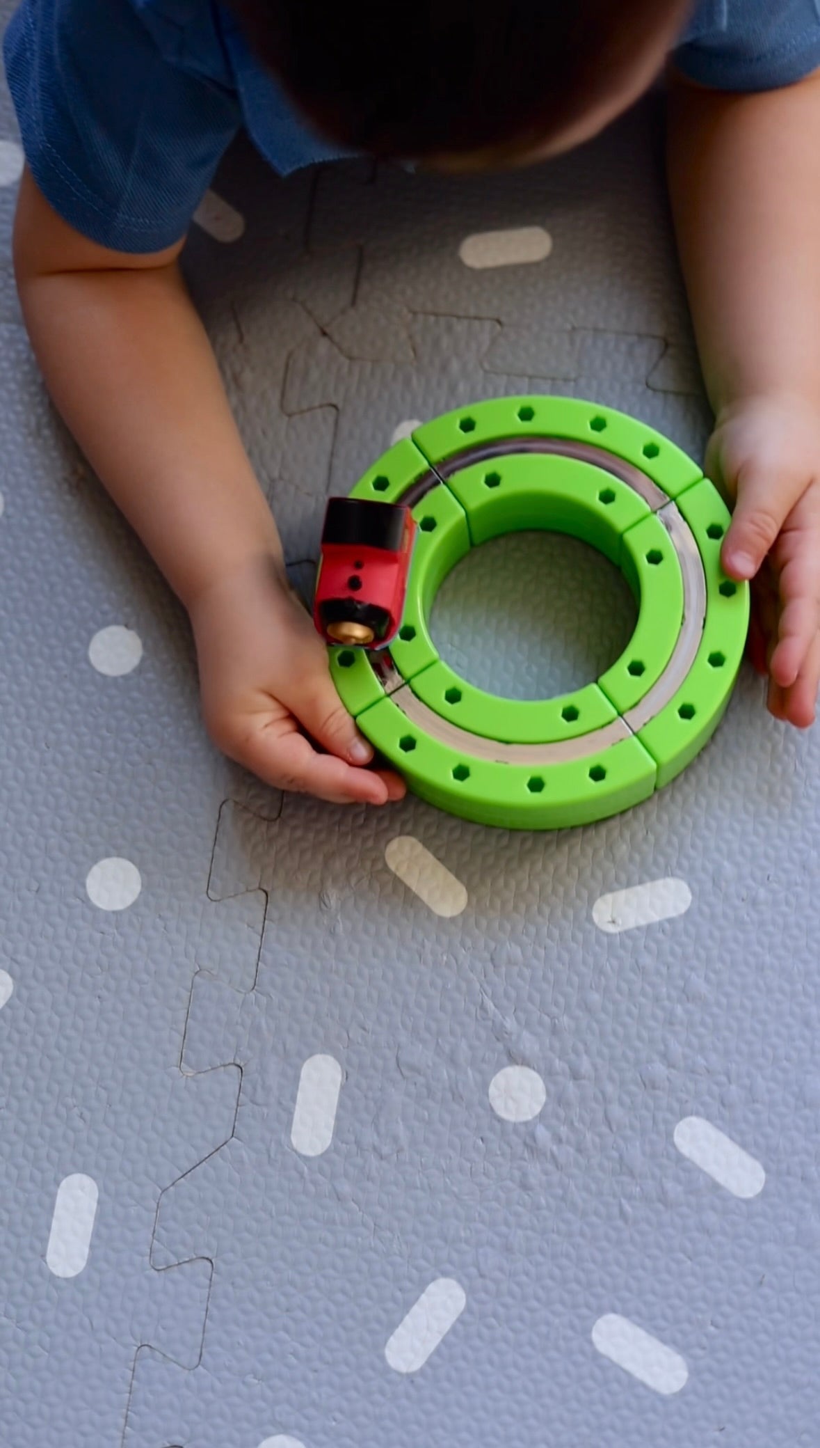 Magnetic Train Track Builder Set — 95 Pieces