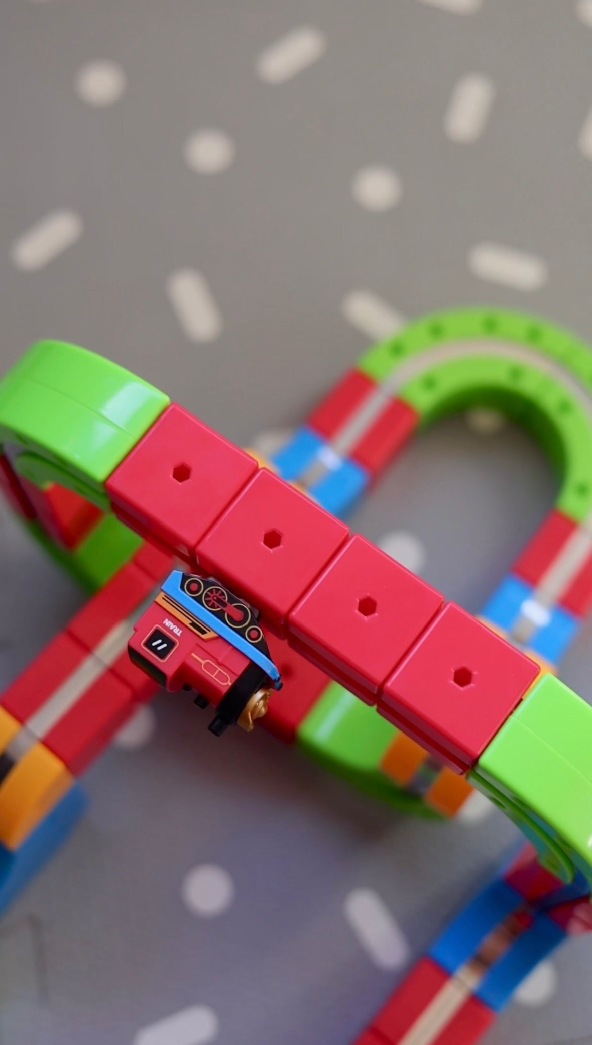 Magnetic Train Track Builder Set — 95 Pieces