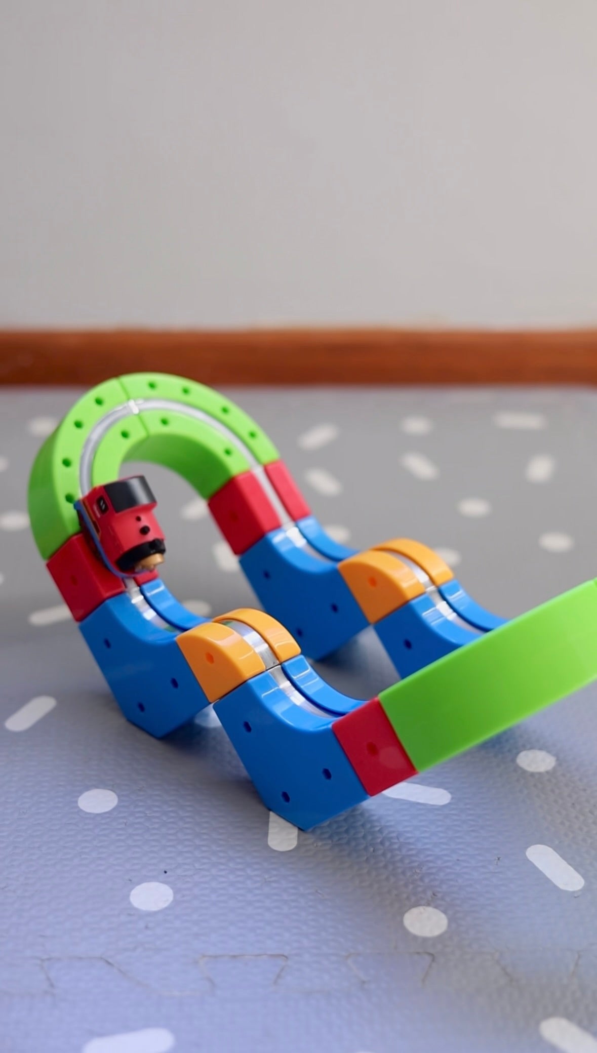 Magnetic Train Track Builder Set — 95 Pieces