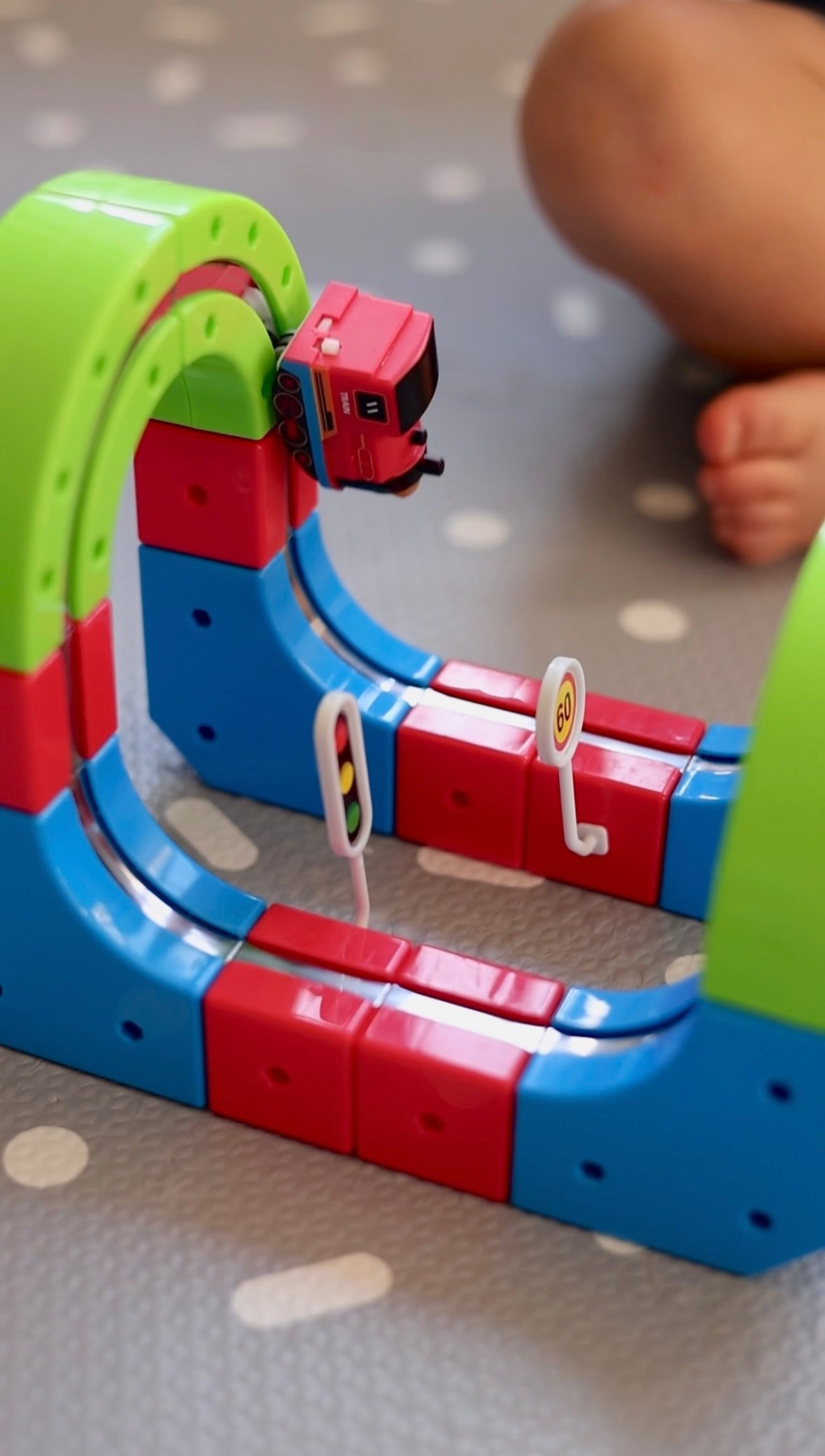 Magnetic Train Track Builder Set — 95 Pieces