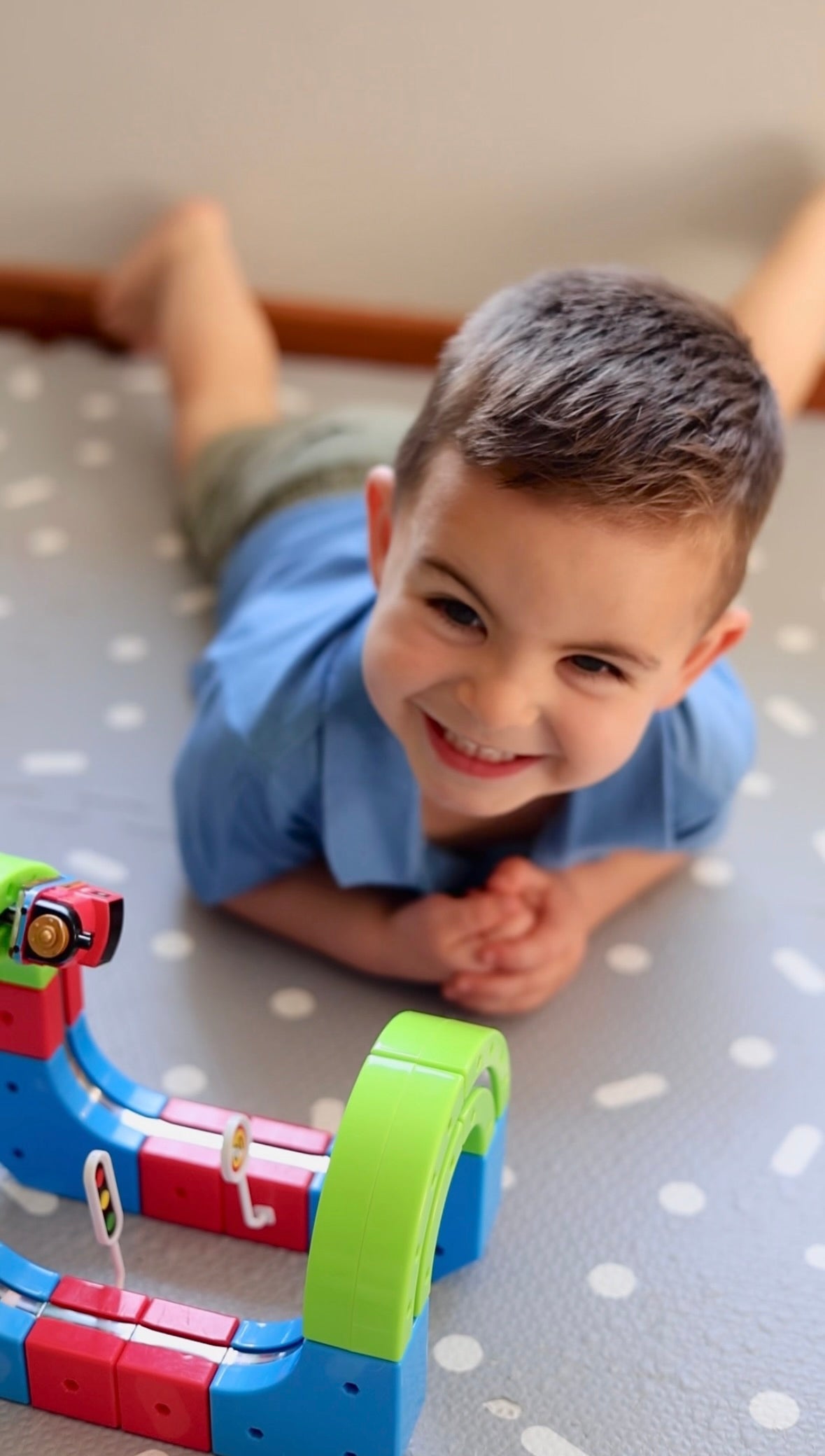 Magnetic Train Track Builder Set — 95 Pieces