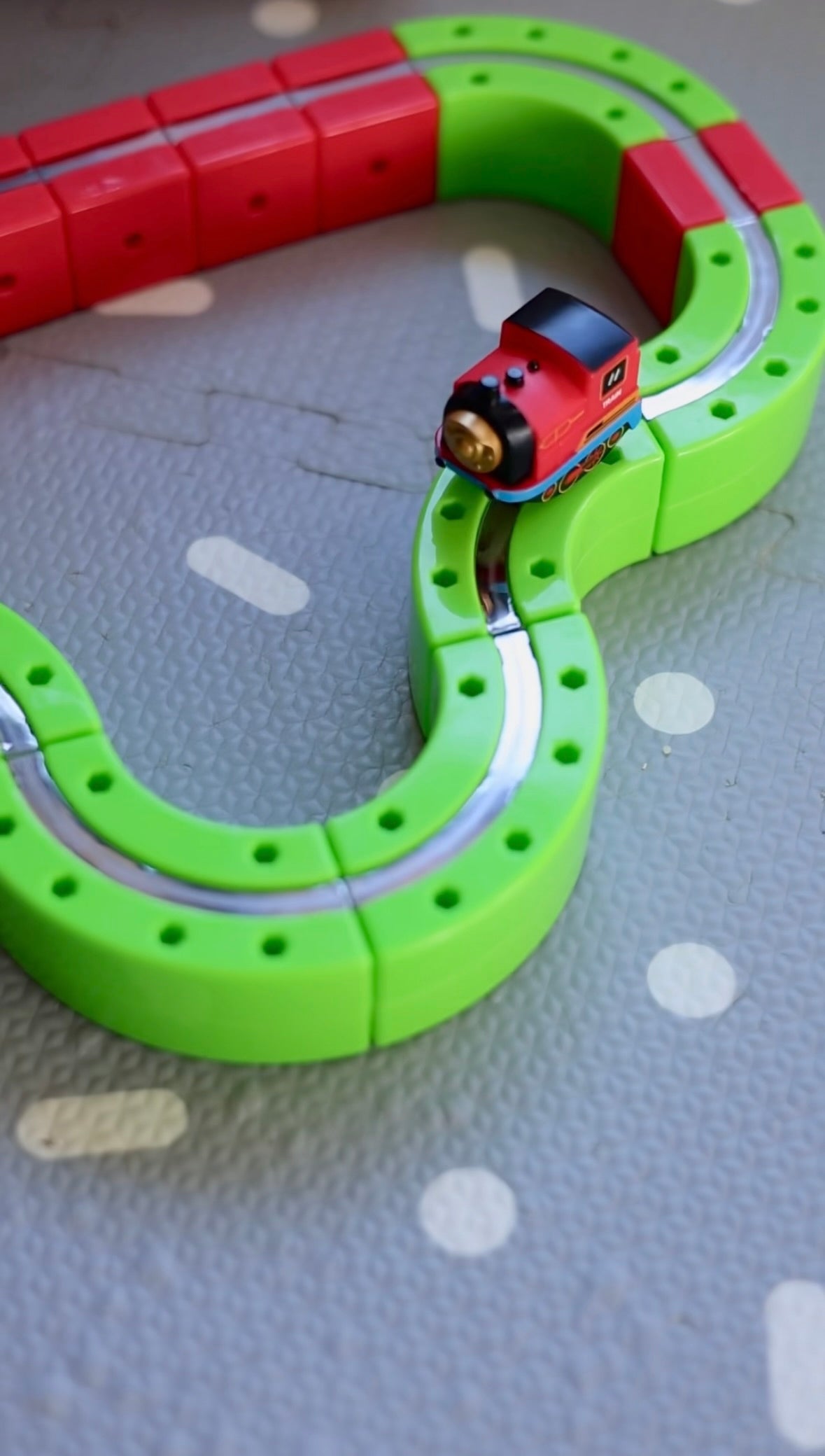 Magnetic Train Track Builder Set — 95 Pieces
