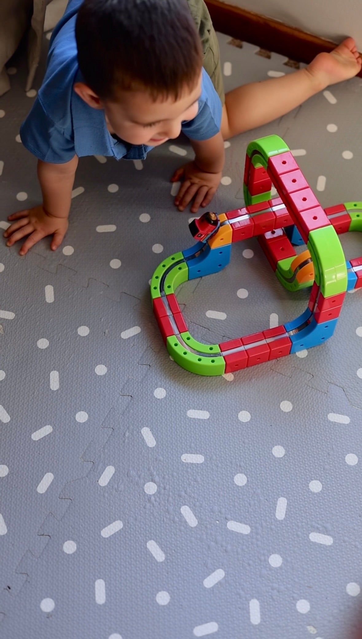 Magnetic Train Track Builder Set — 95 Pieces