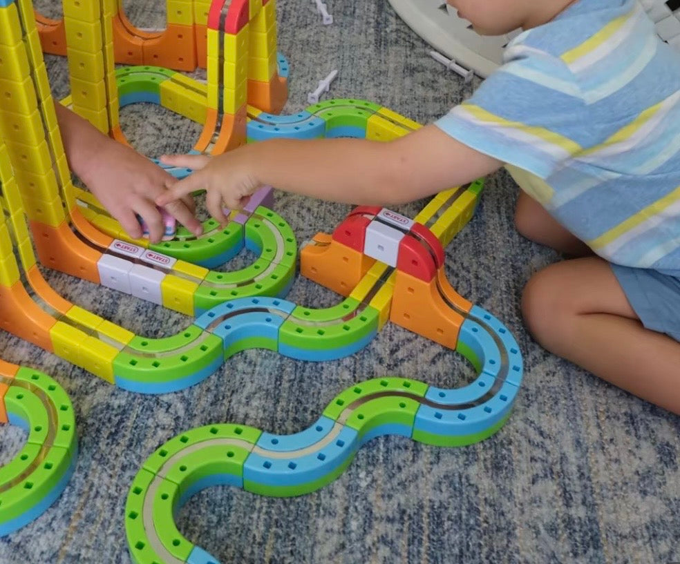 Magnetic Train Track Builder Set — 95 Pieces