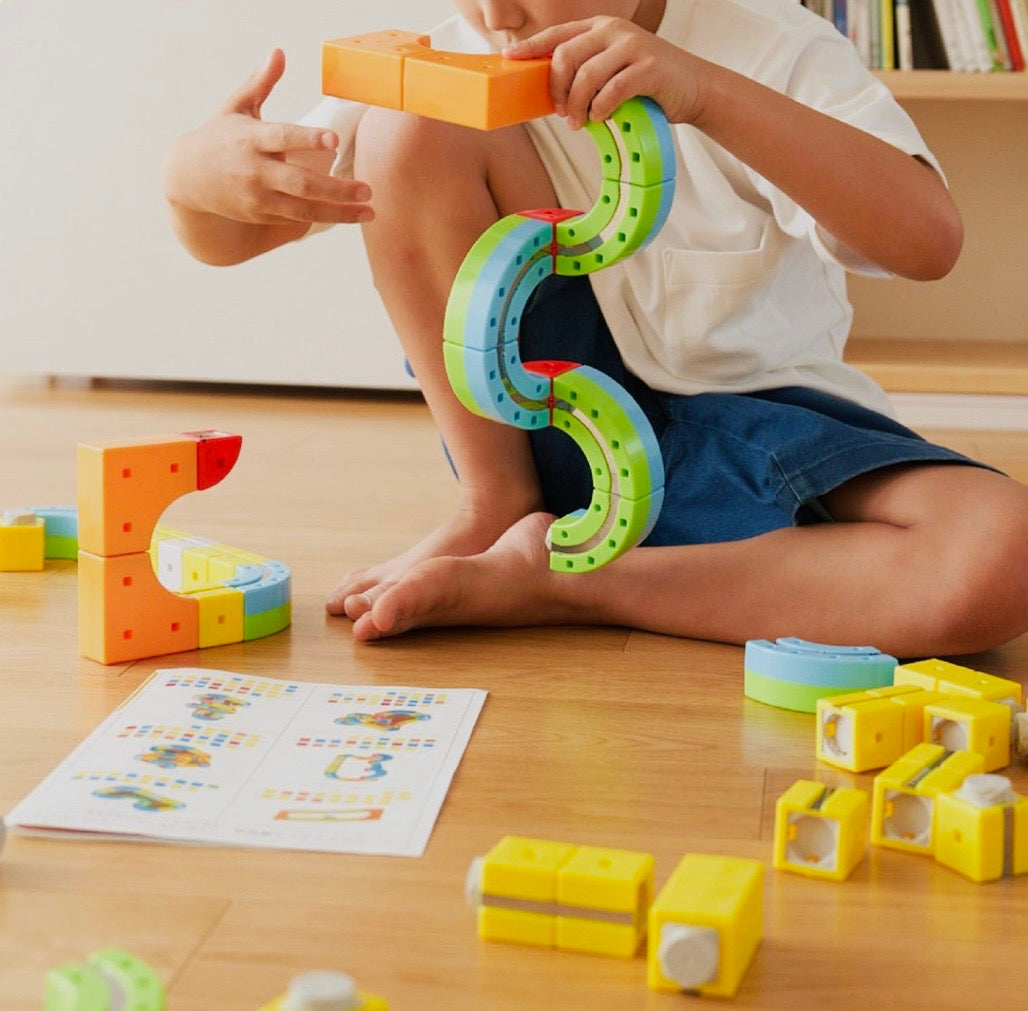 Magnetic Train Track Builder Set — 95 Pieces