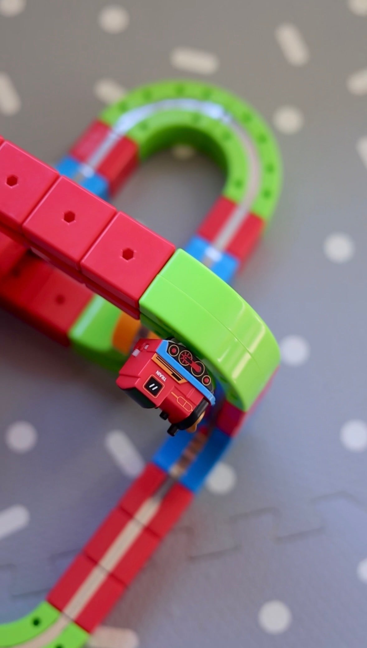 Magnetic Train Track Builder Set — 95 Pieces